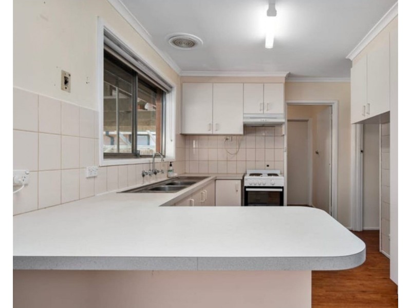 1 Bennett St, Melton South VIC 3338