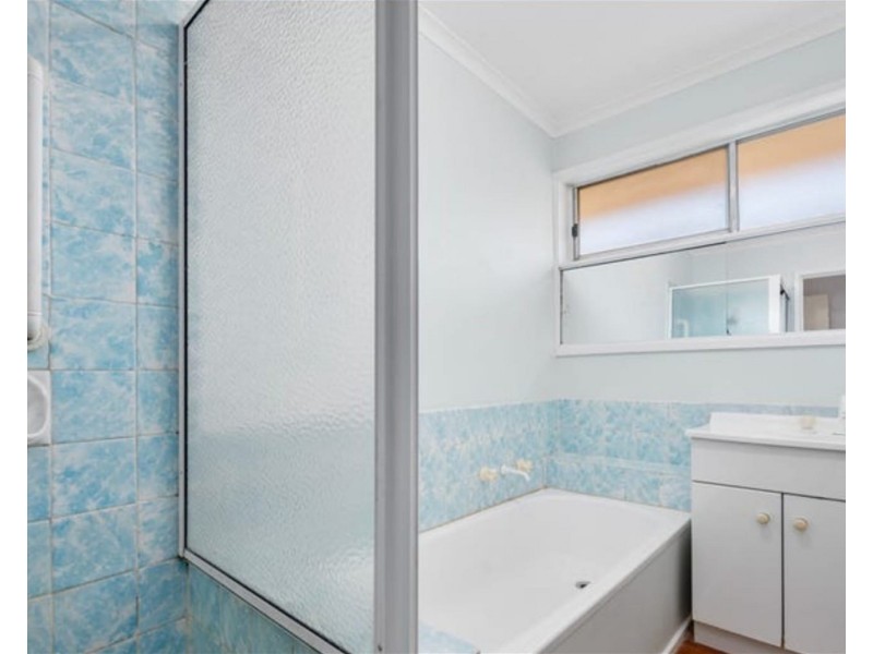 1 Bennett St, Melton South VIC 3338