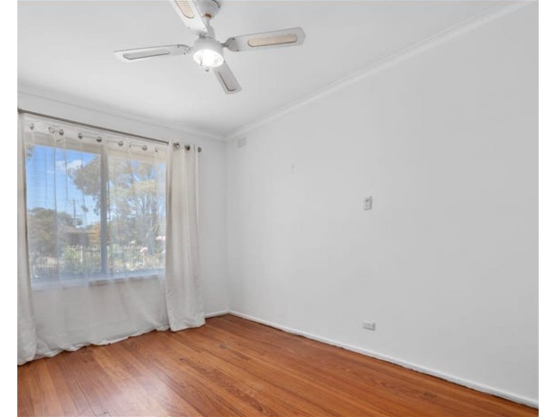 1 Bennett St, Melton South VIC 3338