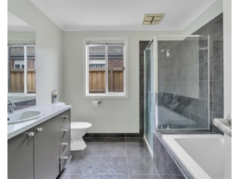 27 Andie Way, Tarneit VIC 3029