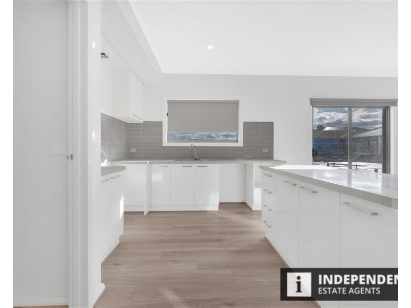 13 Kallara Road, Brookfield VIC 3338