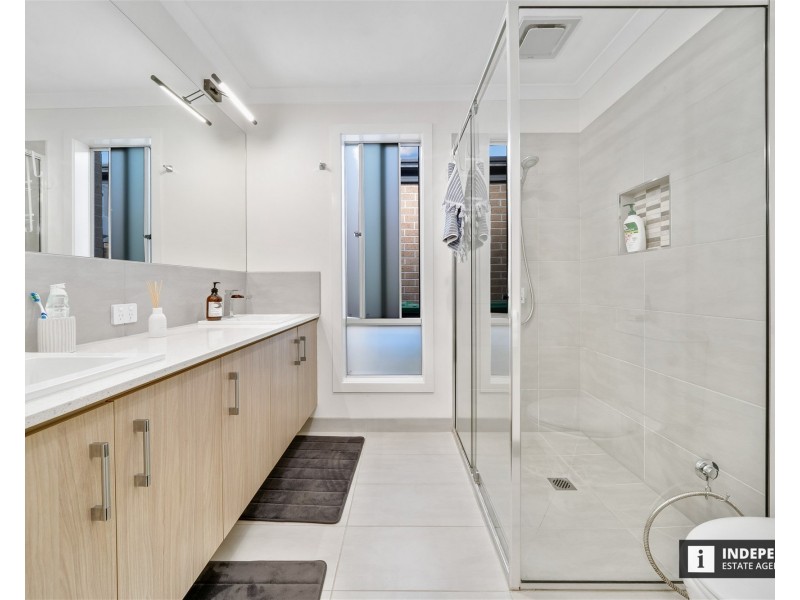 23 Merano Circuit, Cranbourne South VIC 3977