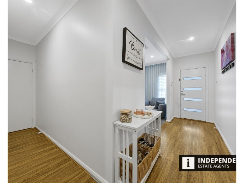3 Cardigan Close, Melton South VIC 3338