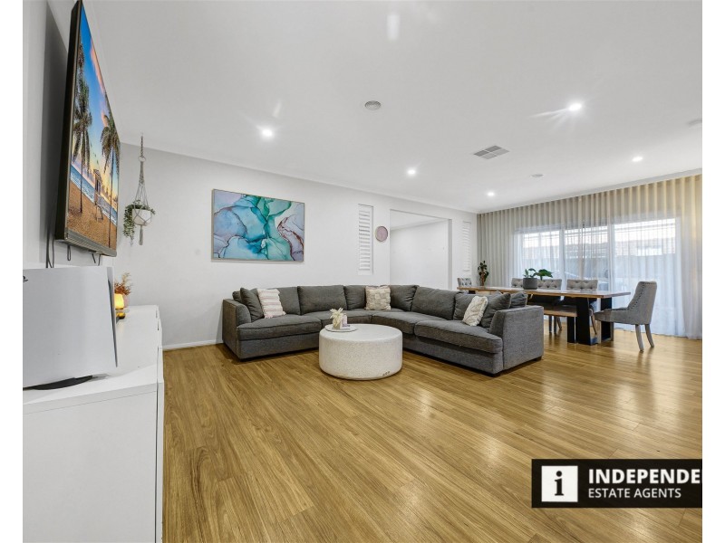 3 Cardigan Close, Melton South VIC 3338