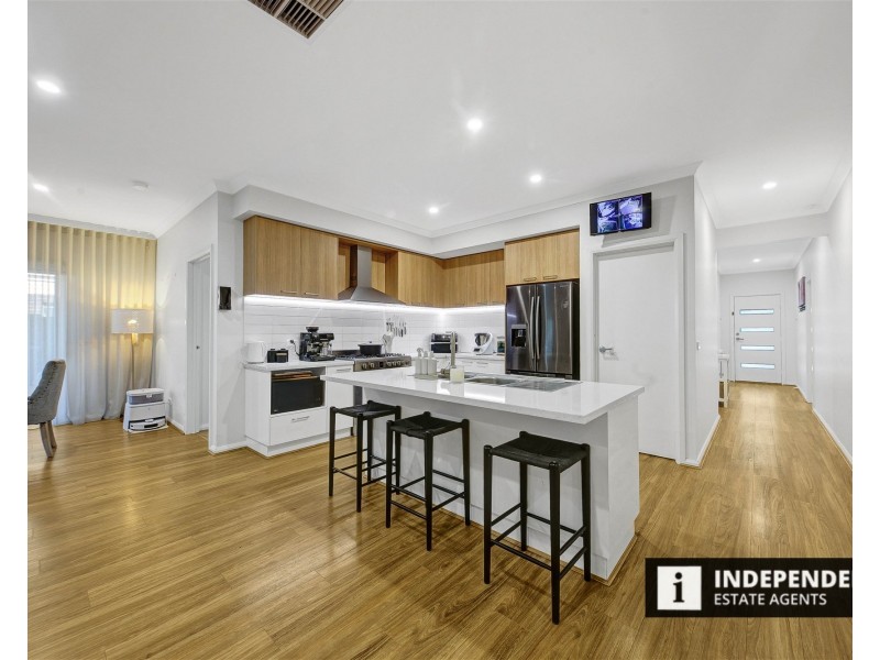 3 Cardigan Close, Melton South VIC 3338