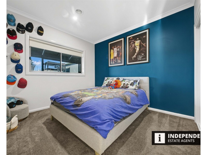 3 Cardigan Close, Melton South VIC 3338