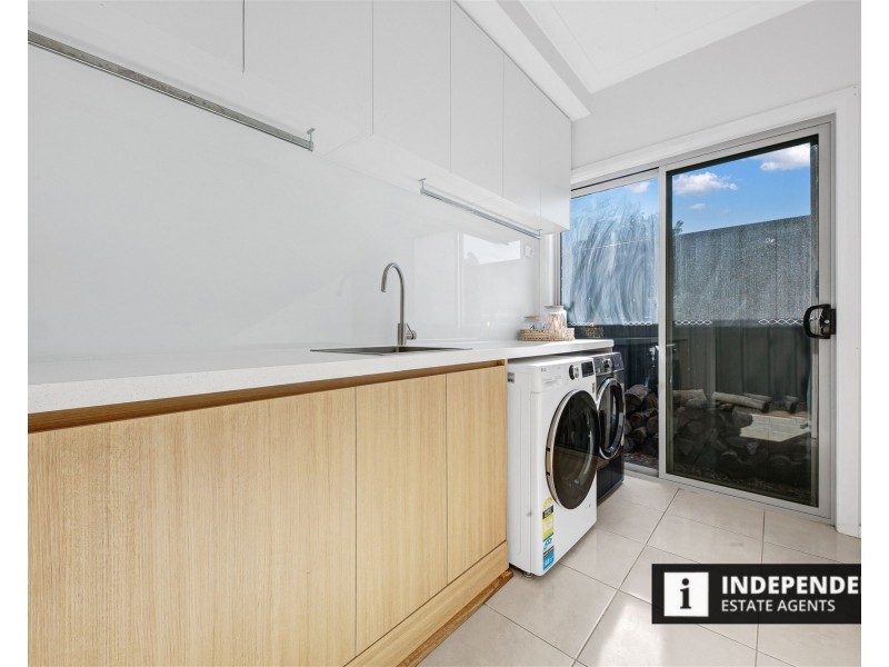 3 Cardigan Close, Melton South VIC 3338