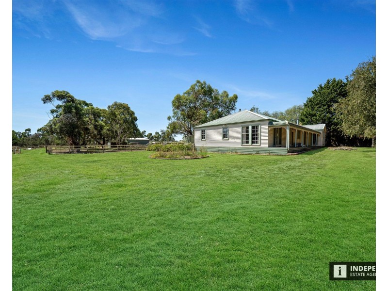 15 Garden Street, Cranbourne East VIC 3977