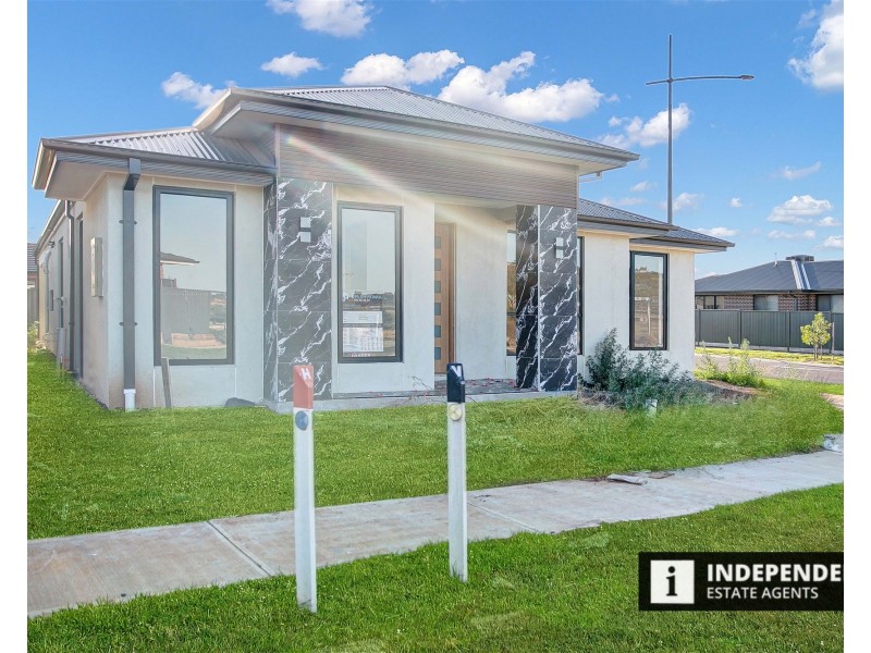 2 Ruff Way, Melton South VIC 3338