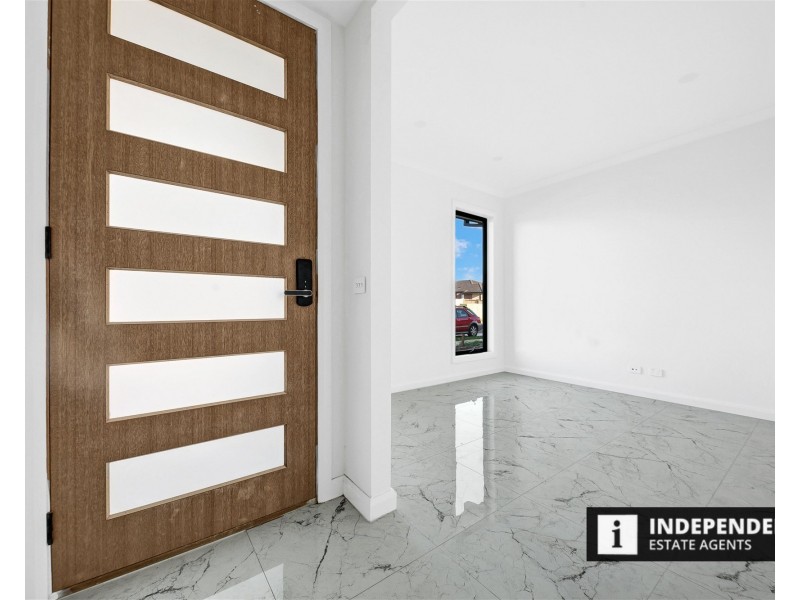 2 Ruff Way, Melton South VIC 3338