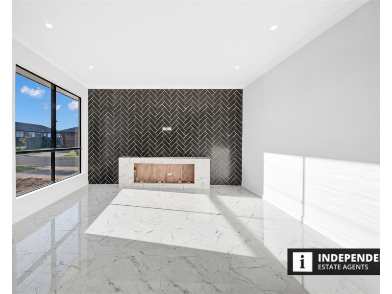 2 Ruff Way, Melton South VIC 3338