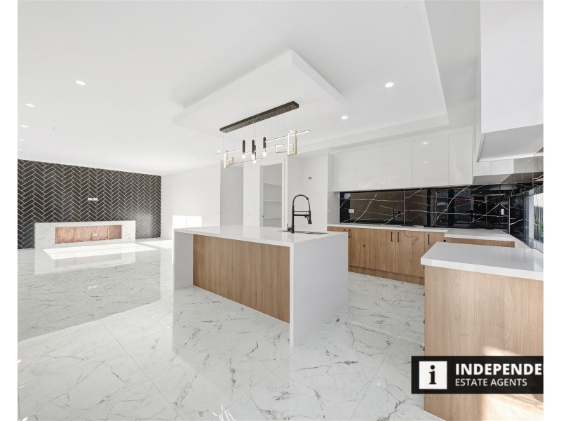 2 Ruff Way, Melton South VIC 3338