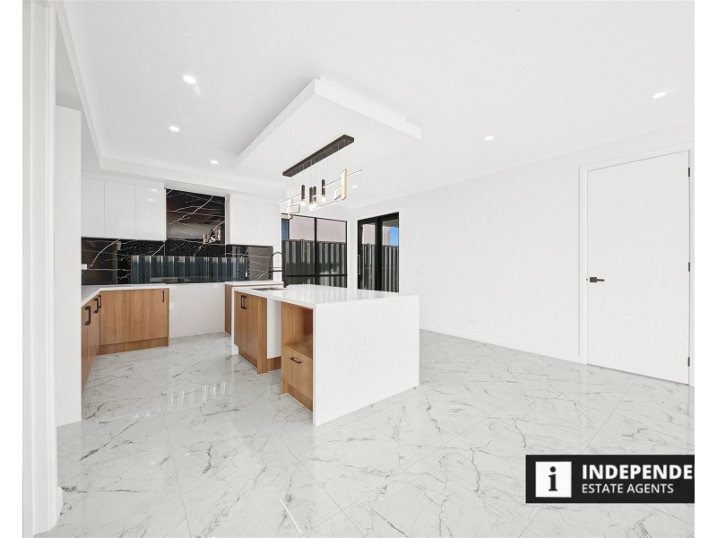 2 Ruff Way, Melton South VIC 3338