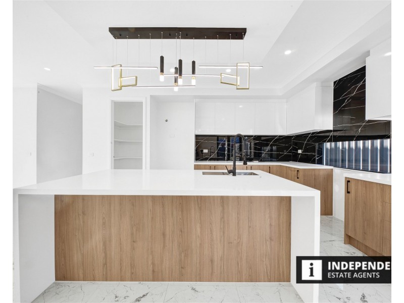 2 Ruff Way, Melton South VIC 3338