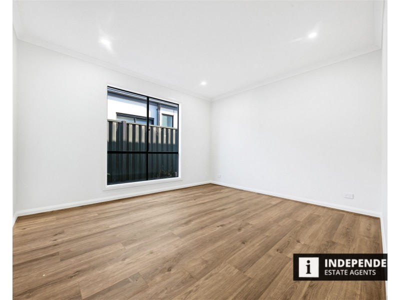 2 Ruff Way, Melton South VIC 3338