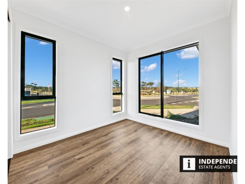 2 Ruff Way, Melton South VIC 3338