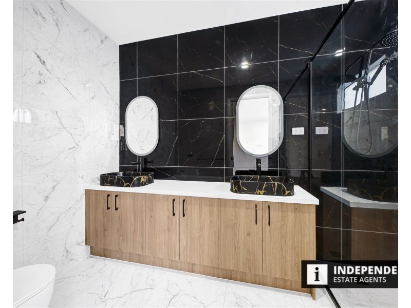 2 Ruff Way, Melton South VIC 3338