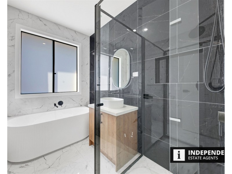 2 Ruff Way, Melton South VIC 3338