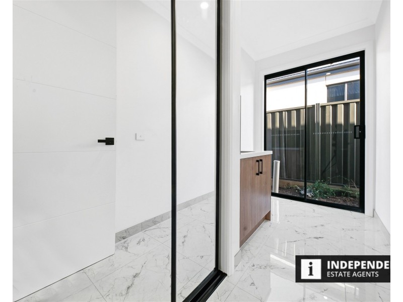 2 Ruff Way, Melton South VIC 3338