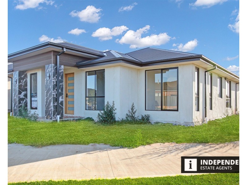 2 Ruff Way, Melton South VIC 3338