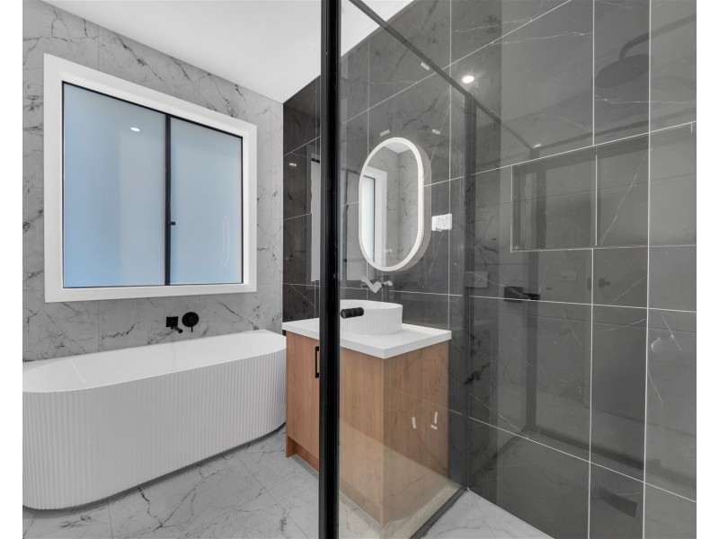 2 Ruff Way, Melton South VIC 3338