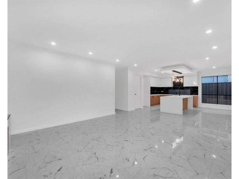 2 Ruff Way, Melton South VIC 3338