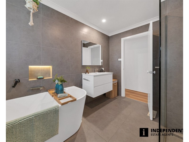 31 Fenfield Street, Cranbourne VIC 3977