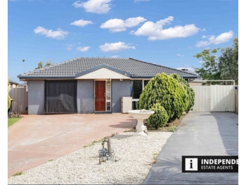 9 Garfield close, Melton South VIC 3338