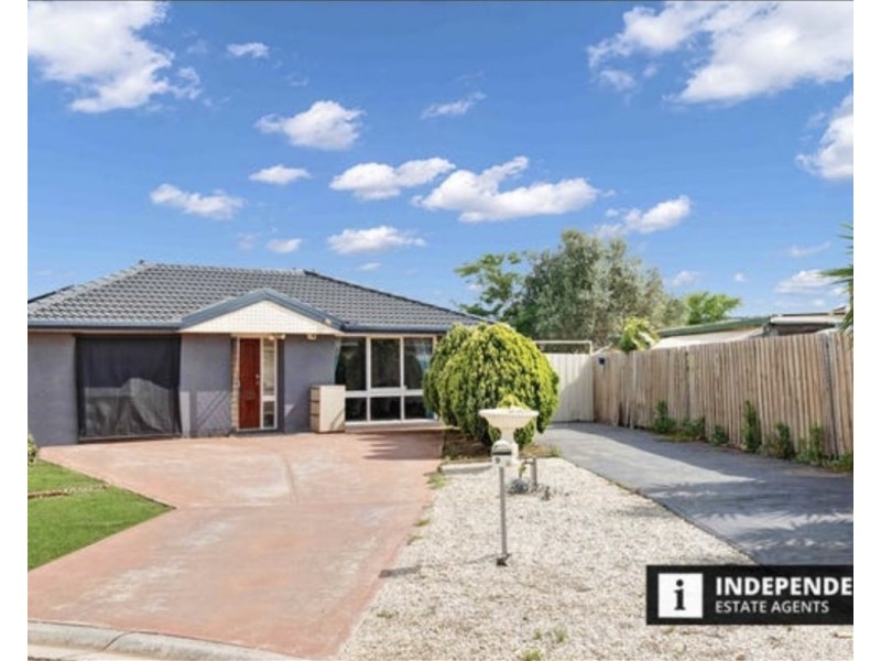9 Garfield close, Melton South VIC 3338