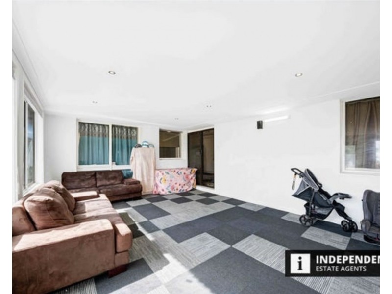 9 Garfield close, Melton South VIC 3338