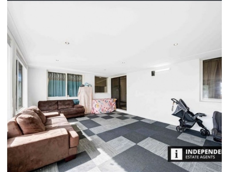 9 Garfield close, Melton South VIC 3338