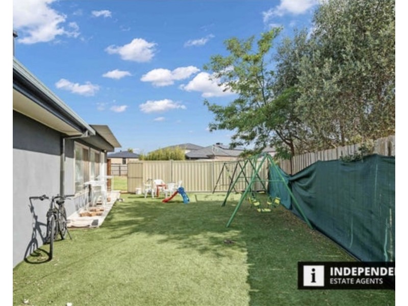 9 Garfield close, Melton South VIC 3338