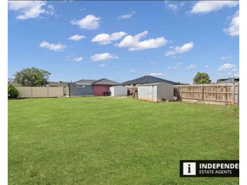 9 Garfield close, Melton South VIC 3338