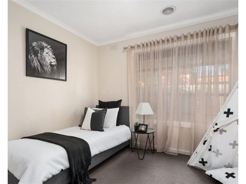 35  Grace Street, Melton South VIC 3338