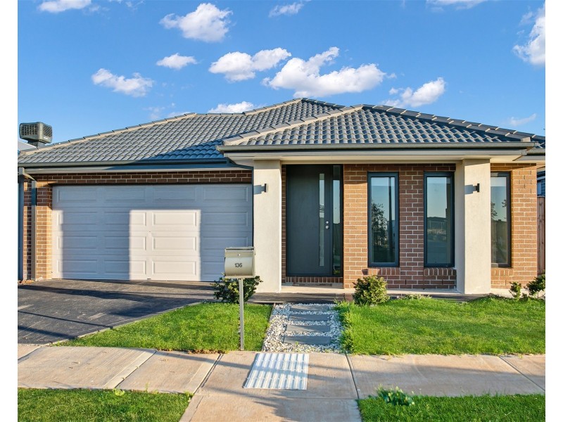 136  Shelterbelt Avenue, Melton South VIC 3338