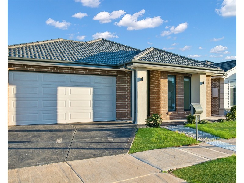 136  Shelterbelt Avenue, Melton South VIC 3338