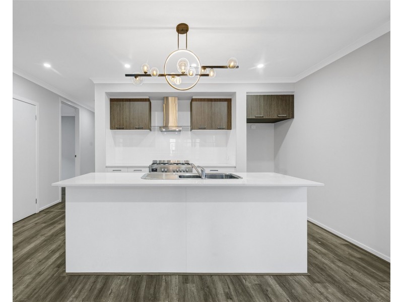 136  Shelterbelt Avenue, Melton South VIC 3338