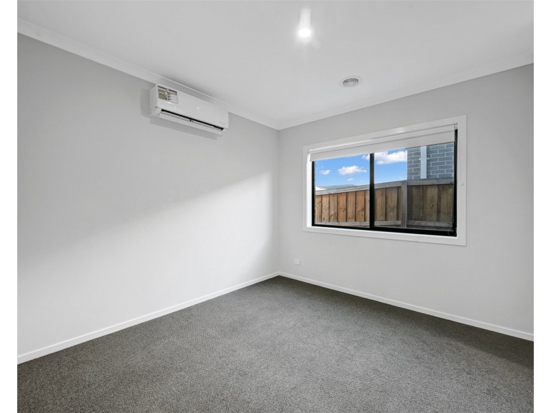 136  Shelterbelt Avenue, Melton South VIC 3338