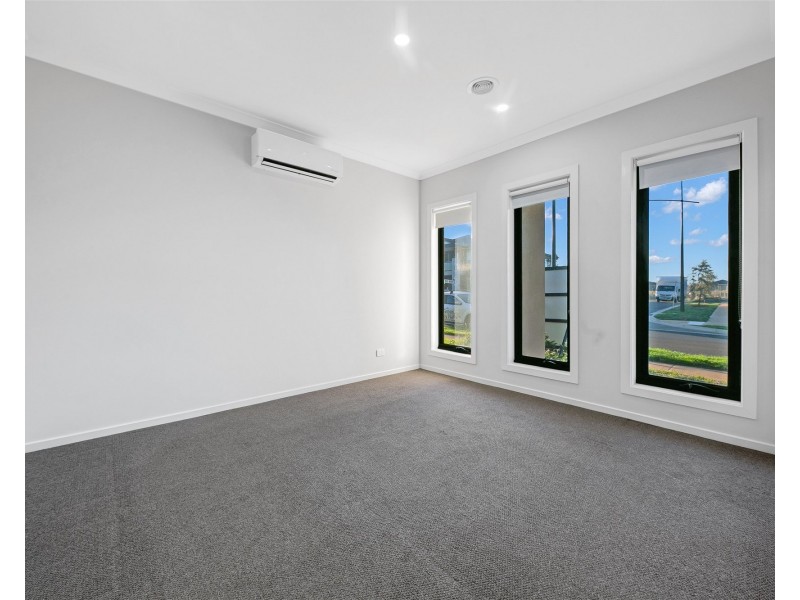 136  Shelterbelt Avenue, Melton South VIC 3338