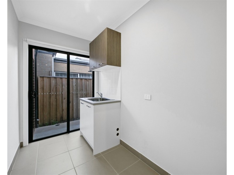 136  Shelterbelt Avenue, Melton South VIC 3338