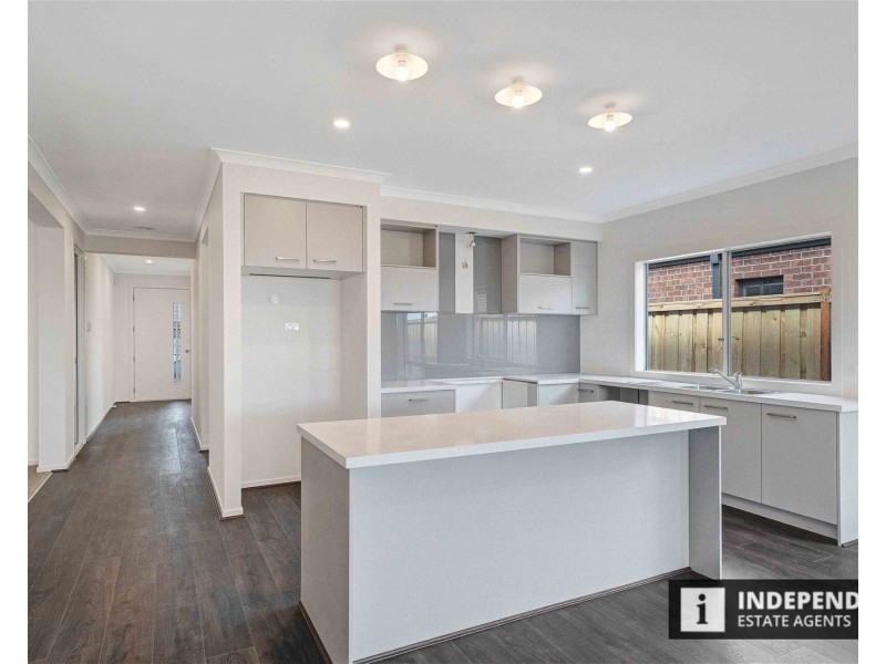 129 Shelterbelt Avenue, Melton South VIC 3338