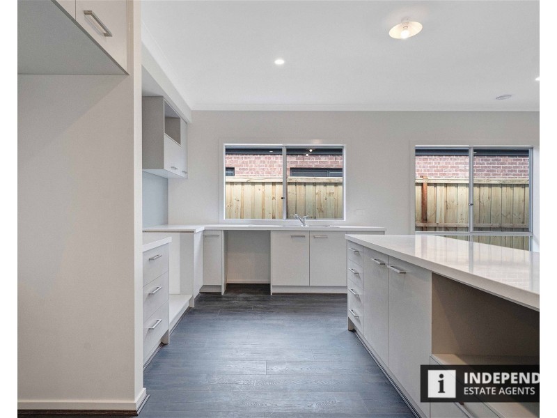 129 Shelterbelt Avenue, Melton South VIC 3338