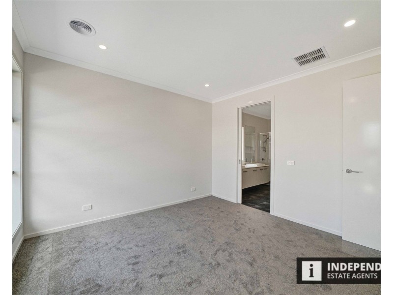 129 Shelterbelt Avenue, Melton South VIC 3338