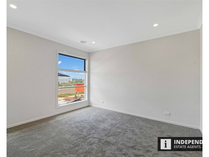 129 Shelterbelt Avenue, Melton South VIC 3338
