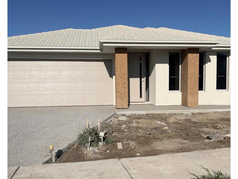 70 Carrera Crescent, Clyde VIC 3978