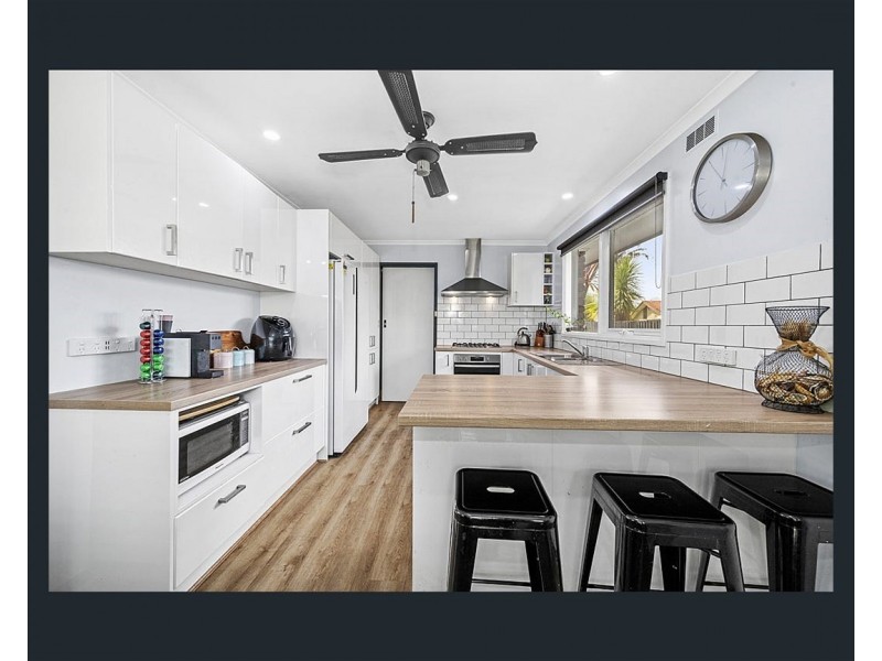 2 stafford street, Melton South VIC 3338