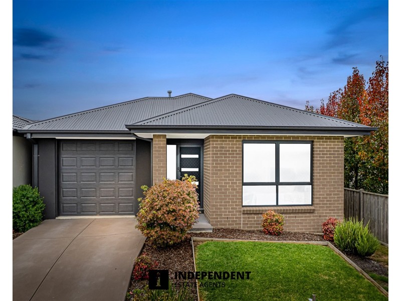 10  Merlot Way, Clyde North VIC 3978