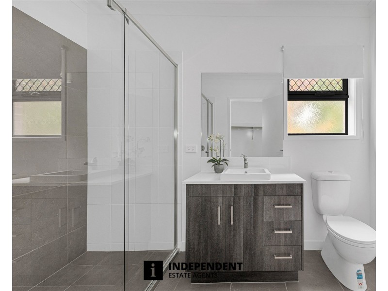 10  Merlot Way, Clyde North VIC 3978