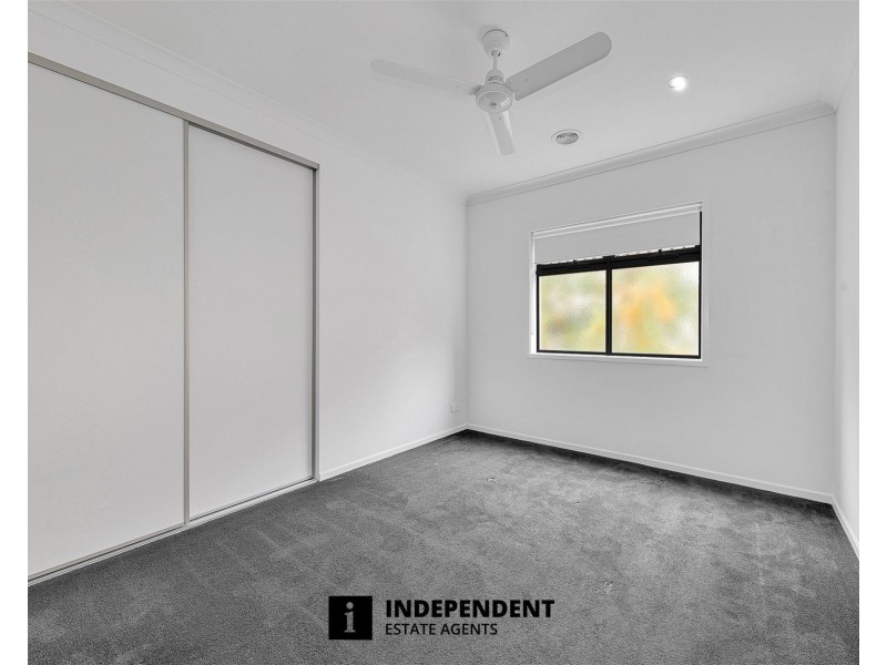 10  Merlot Way, Clyde North VIC 3978