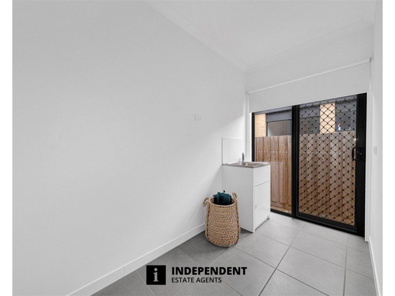 10  Merlot Way, Clyde North VIC 3978